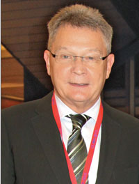 Michael Schmidt, , Universitat Stuttgart Institut fur Gebaude Energetik ()
